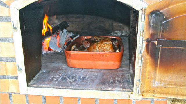 Pečenie mäsav peci TUMA