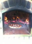 ohnisko s pizzou
